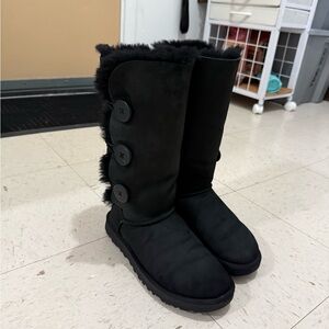 Bailey button uggs size 7